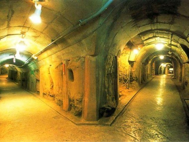 🪖 옛 해군 사령부 참호(큐카이군시레이부고) 이미지 1